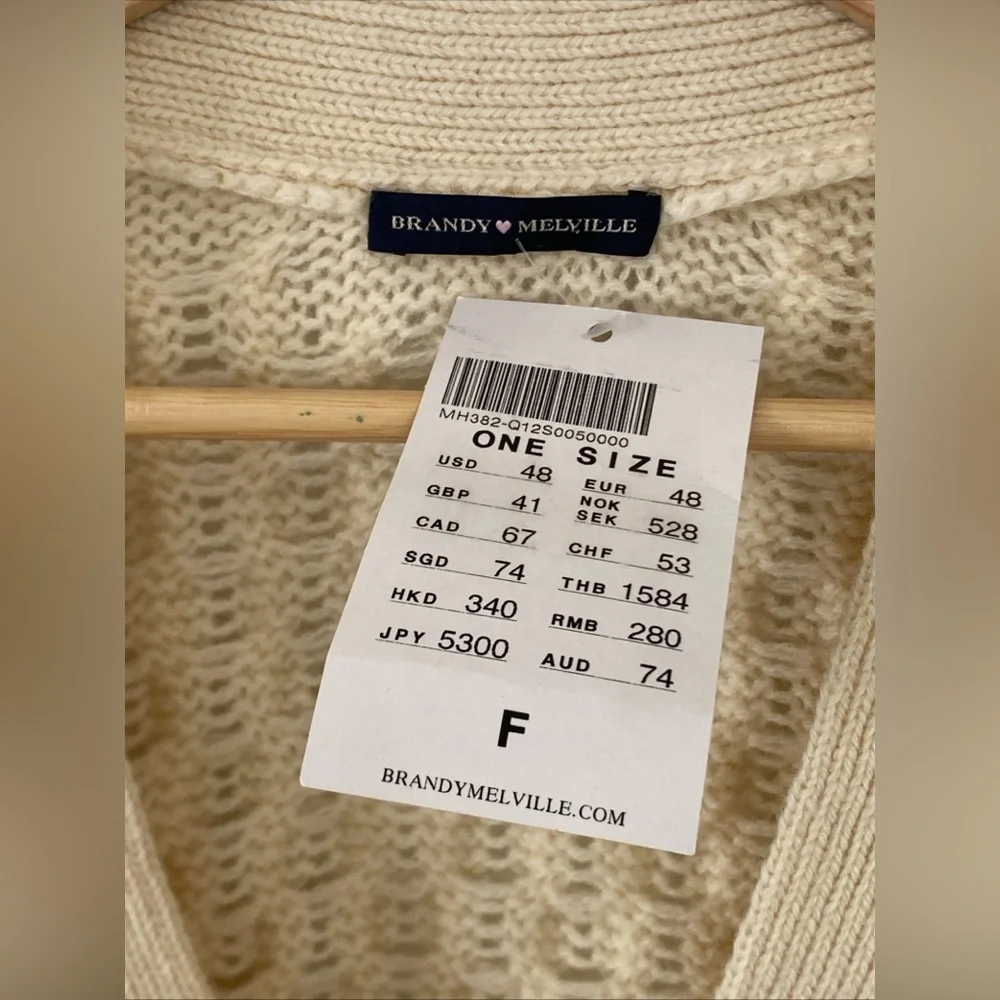 Brandy Melville LADIES’ OVERSIZE CREAM CABLE KNIT SWEATER Cardigan NEW NWT O/S - Picture 3 of 9